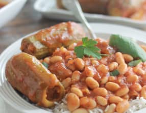 Courgettes farcies à la syrienne, sauce aux haricots blancs