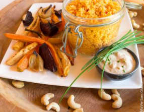 Salade de légumes rôtis, sauce cajou et couscous du soleil