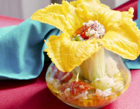 Fleur de courgette crue farcie