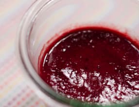 Smoothie à la banane et aux fruits rouges