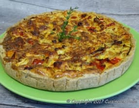 Quiche farine de sarrasin, de riz et origan, saumon, courgette et poivron rouge