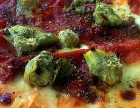 Pizza au Speck et aux artichauts
