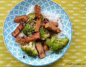 Tofu grillé brocolis et sésame