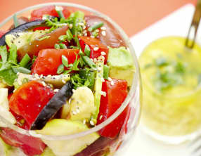 Salade écarlate aux 3 tomates