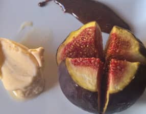 Figues rôties au vin rosé, épices