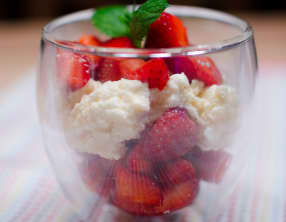 Verrine de fraises à la mousse au chocolat blanc