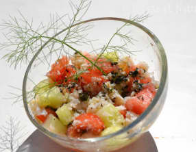 Salade au crabe, algues Wakamé, concombre, tomate et pastèque