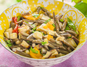 Salade aux aubergines, courgettes, tomates et haricots verts