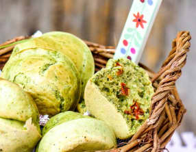 Muffins à la tomate confite et au basilic