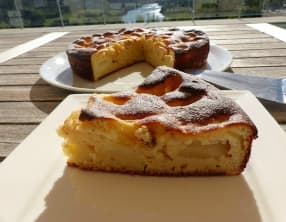 Gâteau aux pêches et au fromage blanc