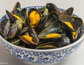 Moules au curcuma et lait de coco