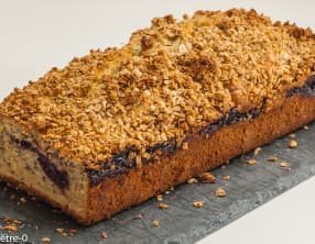 Gâteau du matin au coulis de mûres, aux graines de chia et au muesli