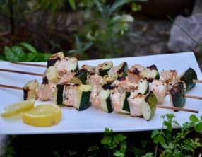 Brochettes de saumon et courgettes