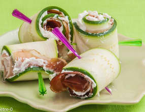 Involtini de courgettes à la ricotta et au speck