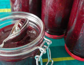 Confiture pêches et mûres