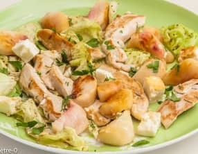 Poulet aux pêches et à la fêta cuit à la plancha