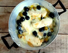 Filets de poulet gratinés à la mozzarella et aux deux olives