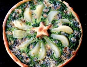 Quiche aux épinards, poires et roquefort