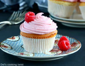 Cupcakes au confit de rose et à la framboise