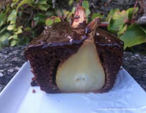 Cake moelleux au chocolat amandes et poires entières