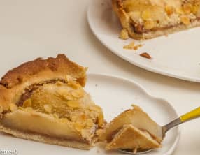 Tarte aux poires, crème de châtaignes et amandes