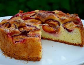 Gâteau brioché aux prunes