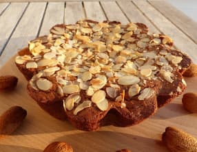 Gâteau sucré aux pommes de terre, amandes et oranges confites