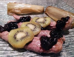 Aiguillettes de canard gras et confit balsamique au kiwi