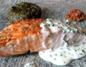 Pavé de saumon grillé à la crème de ciboulette