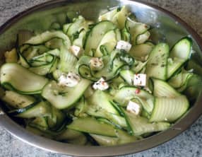 Carpaccio de courgettes, feta et menthe