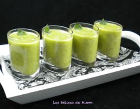 Velouté courgette menthe en petites verrines