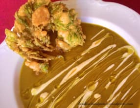 Velouté aux fanes de carottes et son tempura