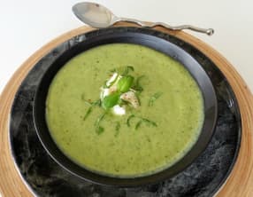 Velouté de courgette, mozzarella et basilic