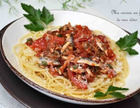Spaghetti aux tomates fraîches, anchois et persil plat