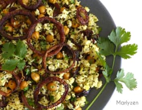 Riz épicé aux pois chiches et raisins secs