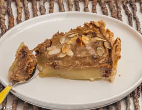 Tarte aux poires, châtaignes, chocolat et amandes