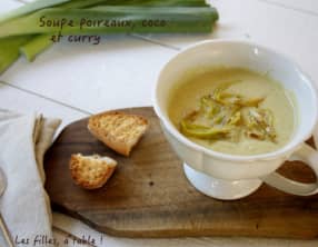 Soupe de poireaux, coco et curry