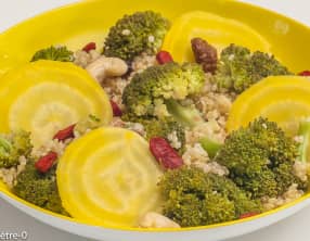 Salade de quinoa au brocolis et betterave