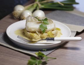 Cabillaud à la fondue d'oignons aux poireaux et au curry