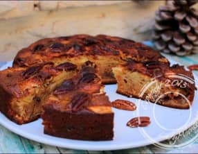 Gâteau aux pommes, miel et noix de pécan