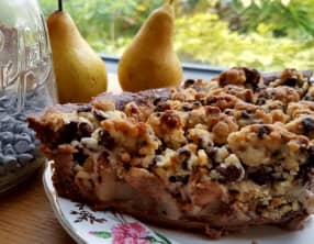 Tarte crumble aux poires épicées et au chocolat