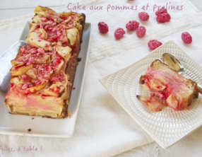 Cake aux pommes et pralines pour Octobre rose