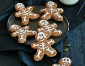 Biscuits squelettes au chocolat quatre épices