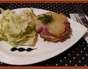 Tatin de pommes de terre, magret de canard fumé et Comté