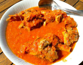 Souris d’agneau à la tomate et aux herbes