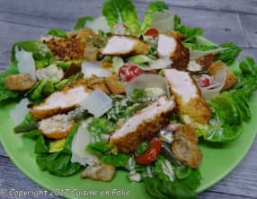 Filets de dinde panés aux Socca Chips® façon salade Cesar