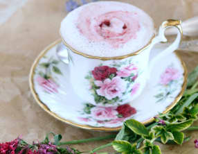 Mousse de lait d'avoine et coulis de framboises