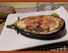 Aubergines farcies au bacon et à la tomate