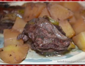 Baeckeofe de joues de porc au Pinot noir