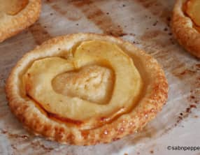 Tarte fine aux pommes et pâte feuilletée express